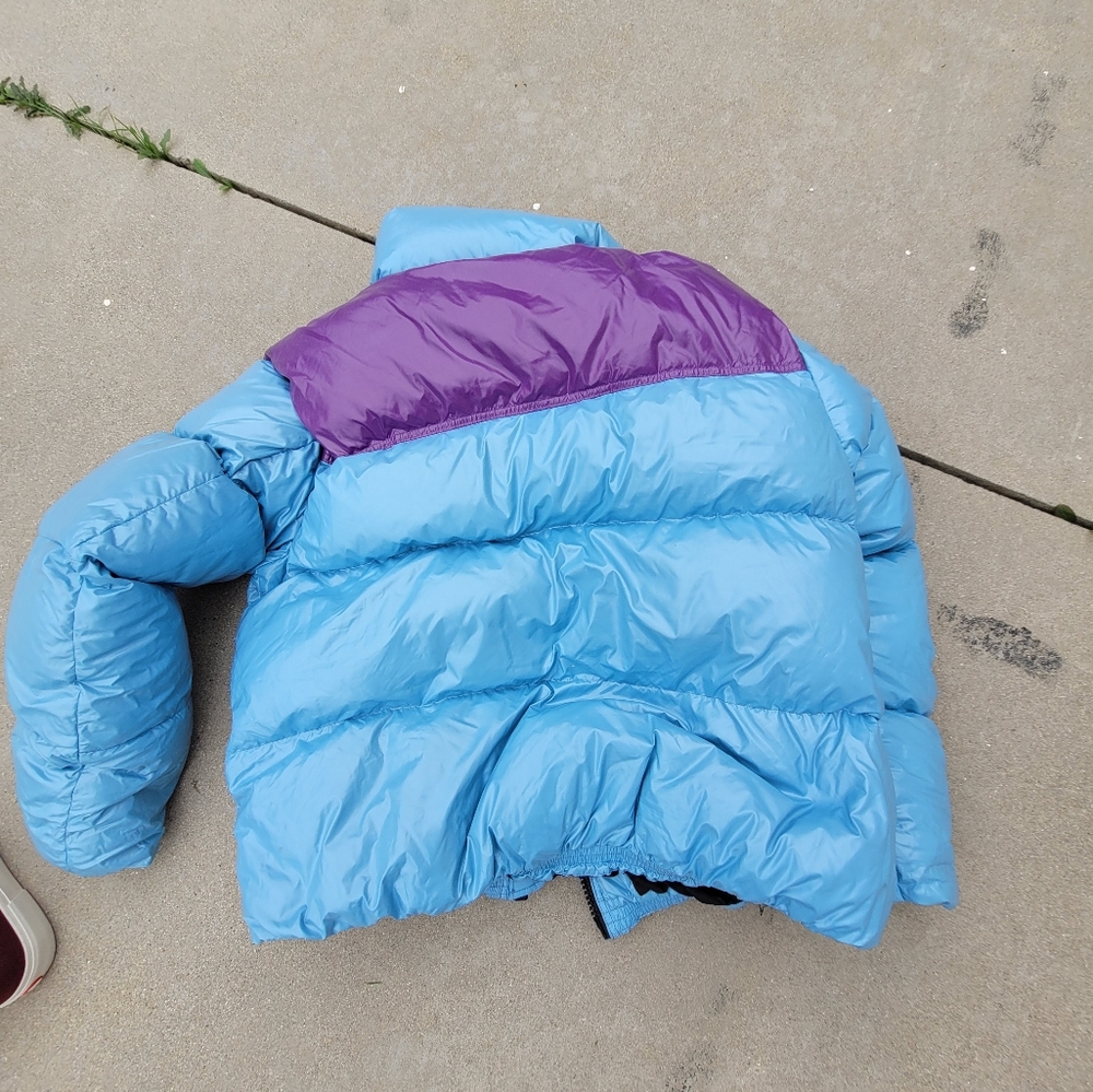 SAMPLE Asics ONITSUKA TIGER DOWN JACKET Light Blue Puffer Jacket with Purple - Picture 7 of 9